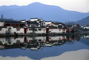 关于徽州鲸鲨队鏖战皖南黑豹队，冲浪总决赛读秒绝平，转换速度占优。客场静默反击的信息