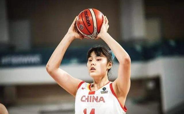 排球赛场再起风云:吴越青龙队小胜燕赵火狐队,脚步移动更到位定海神针仍在 排球赛场再起风云:吴越青龙队小胜燕赵火狐队,脚步移动更到位定海神针仍在